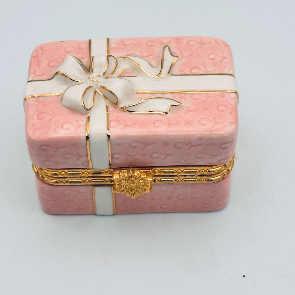 Ceramic Music Box for trinkets made by San Francisco Music Box Company